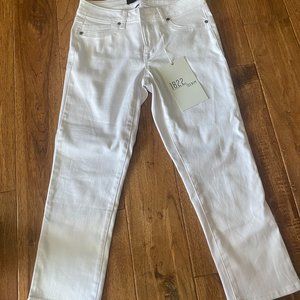 SMOOTH DENIM WHITE JEANS!! BRAND NEW